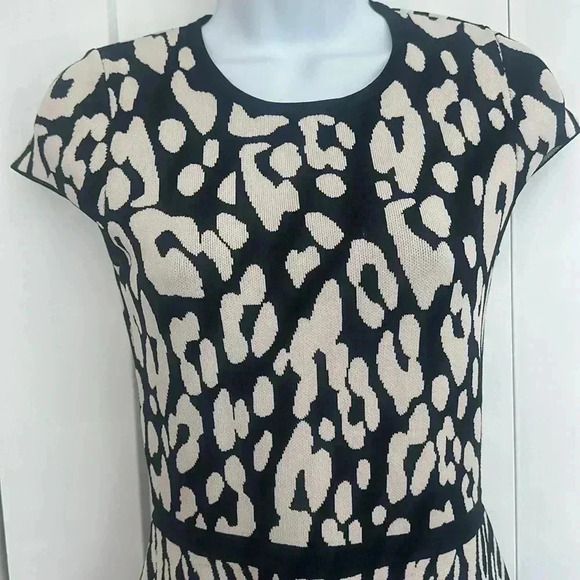 Karen Millen Leopard Jacquard Fit And Flare Dress - Picture 2 of 8